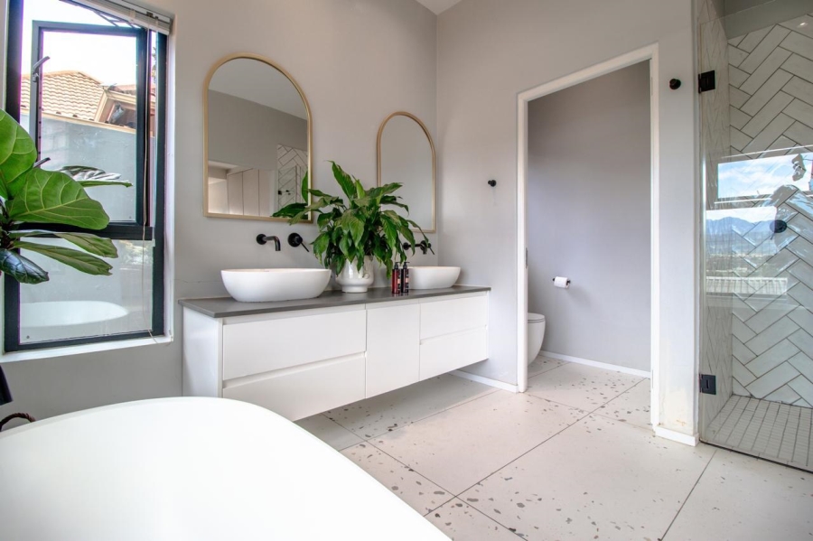 3 Bedroom Property for Sale in Hoog En Droog Western Cape